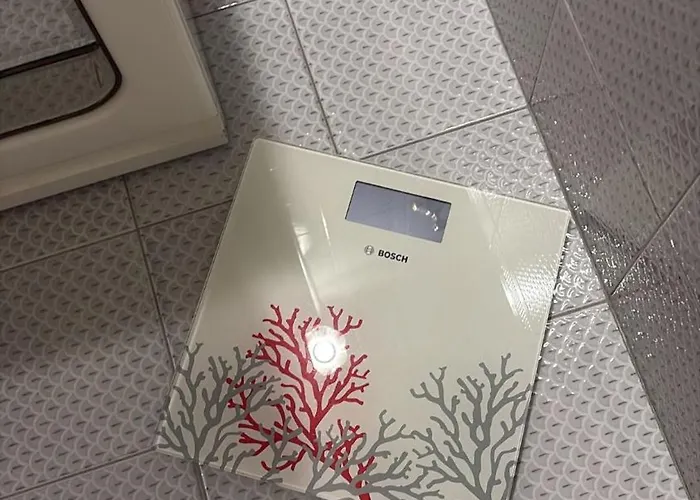 Second Flat דירה *
